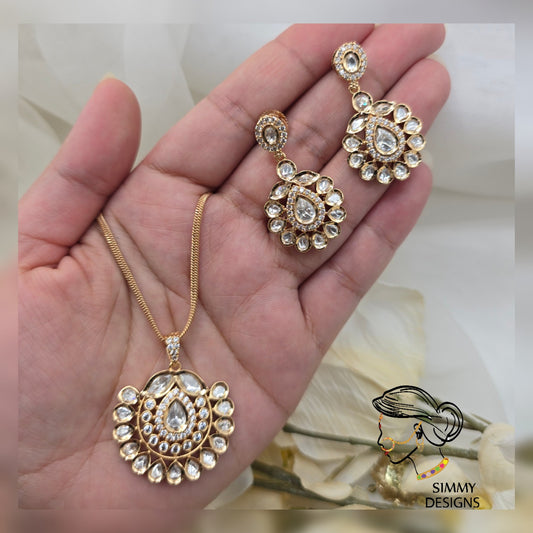 Adhira gold plated kundan pendent set (Gold)